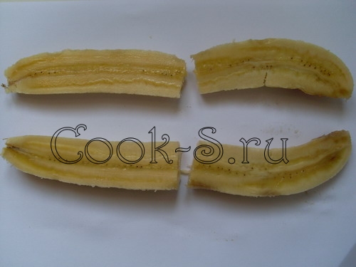 бананы фаршированные шоколадом и орехами - разрезать бананы