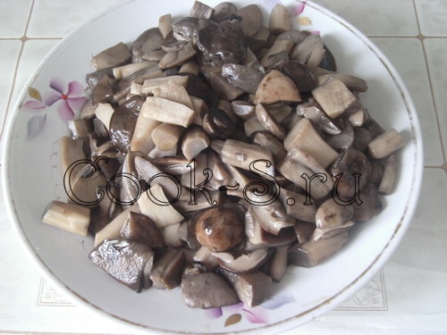 маринованные грибы - отварить грибы