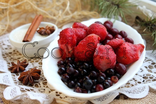 компот из замороженных ягод - ингредиенты