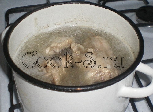грибной суп из шампиньонов - сварить курицу