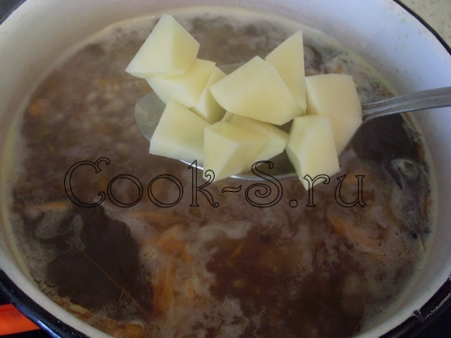 грибной суп с перловкой - картошка