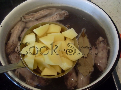 суп из куриных шеек - добавить картофель