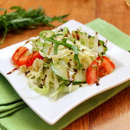 Салат из капусты с огурцом и помидором