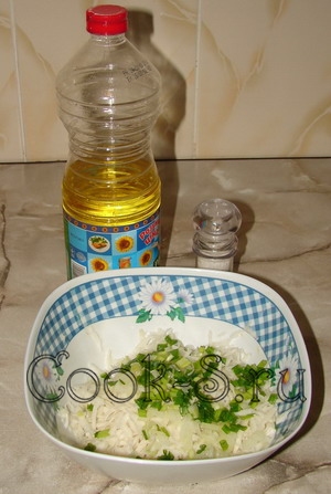 салат из редьки - зеленый лук