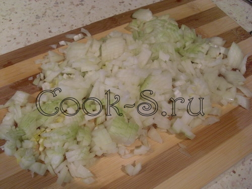 картофельное пюре с луком - нарезать лук
