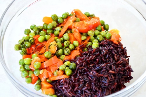 черный рис с овощами
