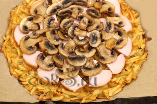 картофельная пицца с ветчиной и грибами