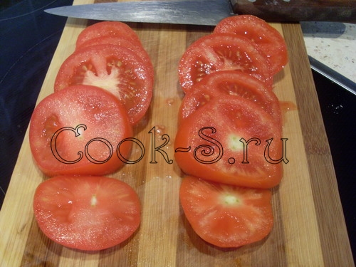 лепешки с помидорами и творогом - нарезать помидоры