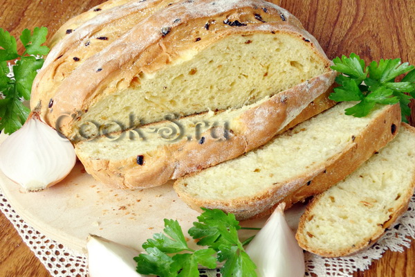 луковый хлеб в духовке