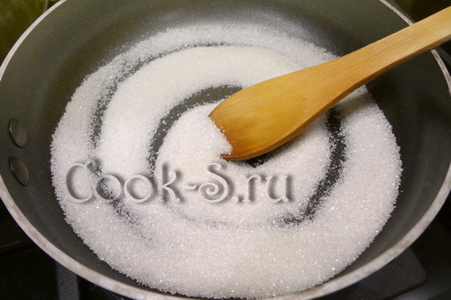 сахар на сковороде