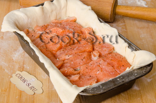 пирог с лососем из слоеного теста рецепт