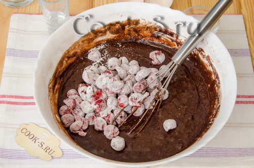 шоколадное тесто с вишней