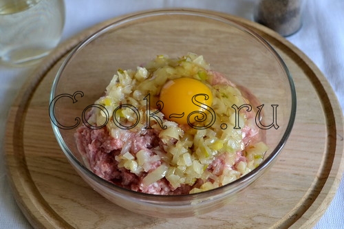 фарш с луком и яйцом