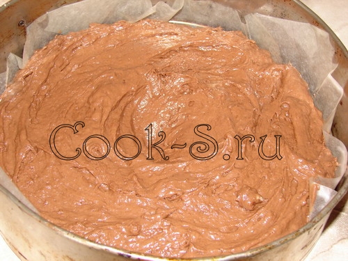 шоколадный торт - тесто в форме для выпечки