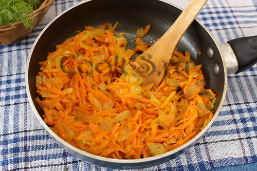 жареная морковь с луком