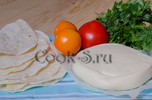 конвертики из лаваша с сыром и помидорами - ингредиенты