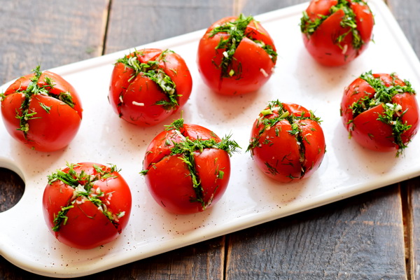 малосольные помидоры в пакете с чесноком и укропом рецепт с фото