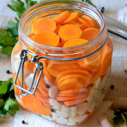 Маринованная морковь с чесноком