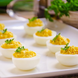 Яйца, фаршированные сыром