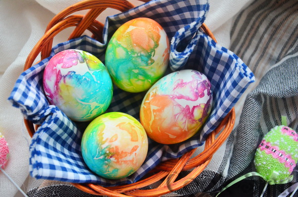 Как интересно и красиво покрасить яйца на Пасху?