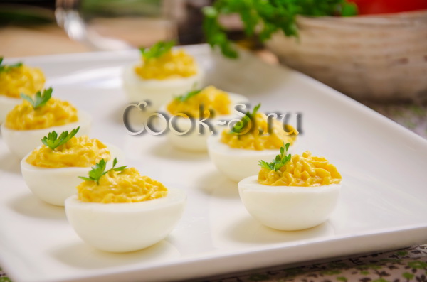 Яйца фаршированные сыром