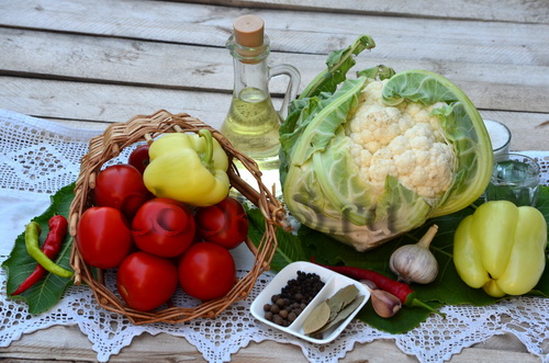 Цветная капуста в томатно-мясном соусе