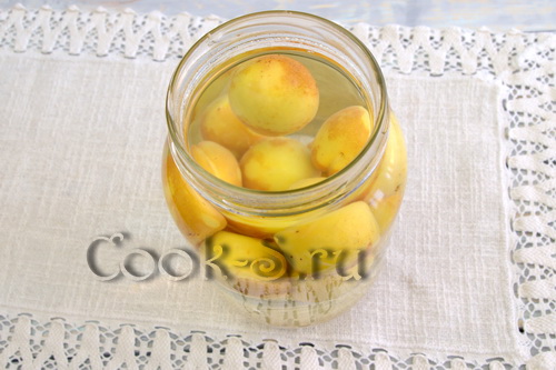 консервированный компот из абрикосов