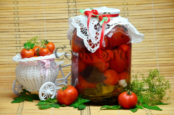маринованные помидоры с базиликом на зиму