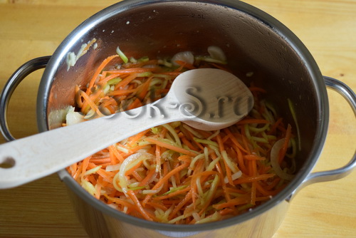 салат из кабачков и моркови по-корейски на зиму