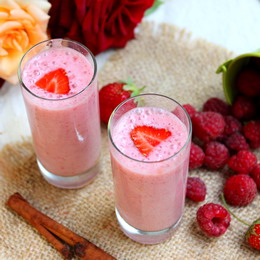 Молочный коктейль с ягодами
