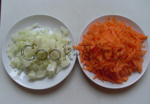 фасолевый суп - лук и морковь