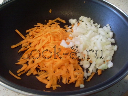 гречневый суп - лук и морковь