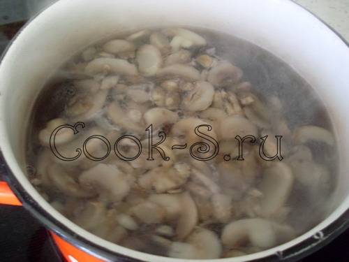грибной суп с перловкой - сварить грибы