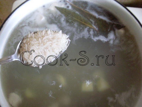 куриный суп с рисом - рис
