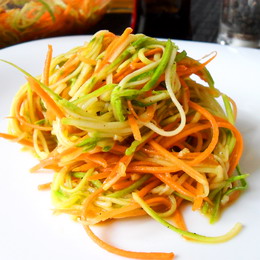Корейский салат из моркови и кабачков