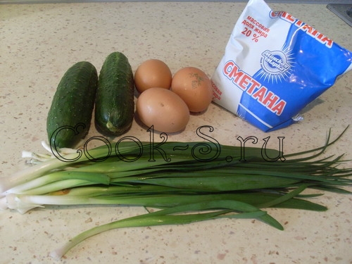 салат из огурцов яиц и зеленого лука - ингредиенты