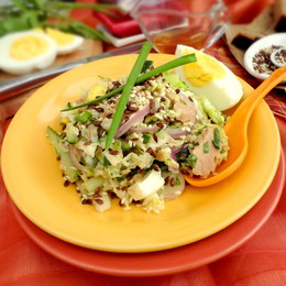 Салат из пекинской капусты с тунцом
