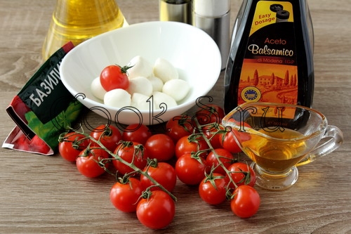 салат из помидоров черри и моцареллы - ингредиенты
