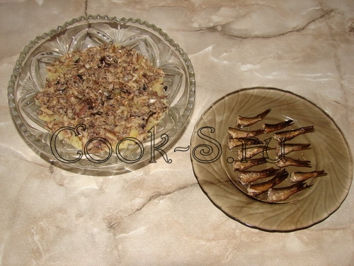салат рыбки в пруду - 2 слой