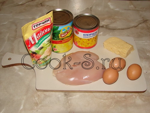 Салат с курицей, ананасами и кукурузой пошаговый рецепт