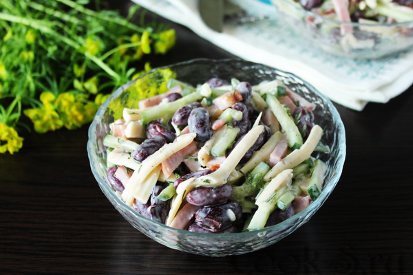 Вкусный и сытный салат с ветчиной, фасолью и грибами