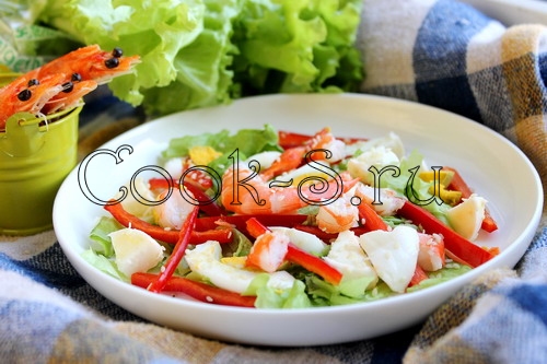 Как приготовить зеленый салат с креветками, яблоком и сыром