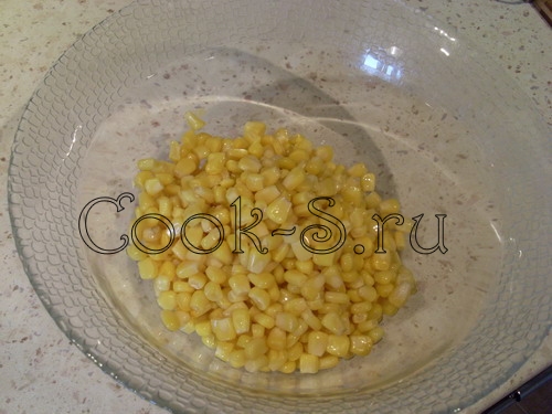 салат с кукурузой и огурцом - кукуруза консервированная