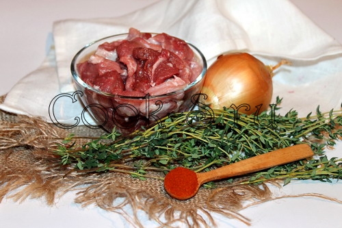 Мясо с луком и тимьяном - ингредиенты