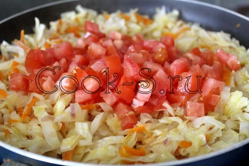 Тушеная капуста с фаршем и помидорами — рецепт с фото