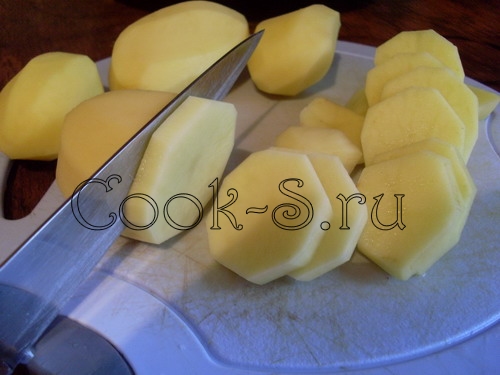 картофель запеченный в духовке - нарезать