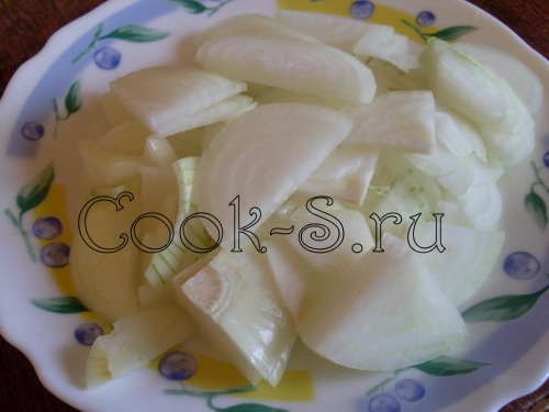 картофель запеченный в духовке - нарезать лук