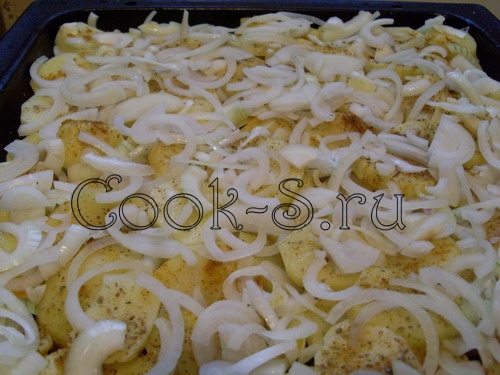 картофель запеченный в духовке - лук