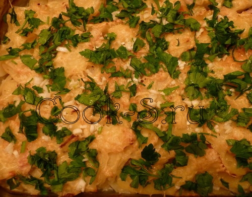 картофельная запеканка с сыром - зелень и чеснок