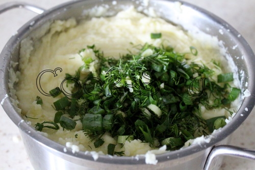картофельное пюре с чесноком и зеленью
